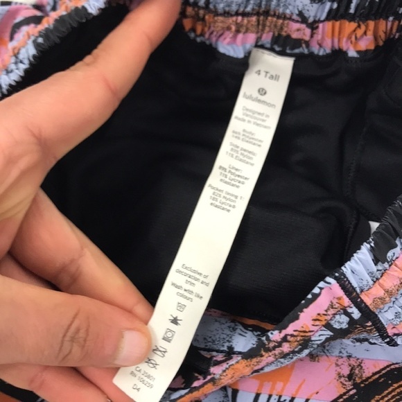 Lululemon Hotty Hot Short II *Long 4" Inversion Multi / Black - Picture 2 of 7